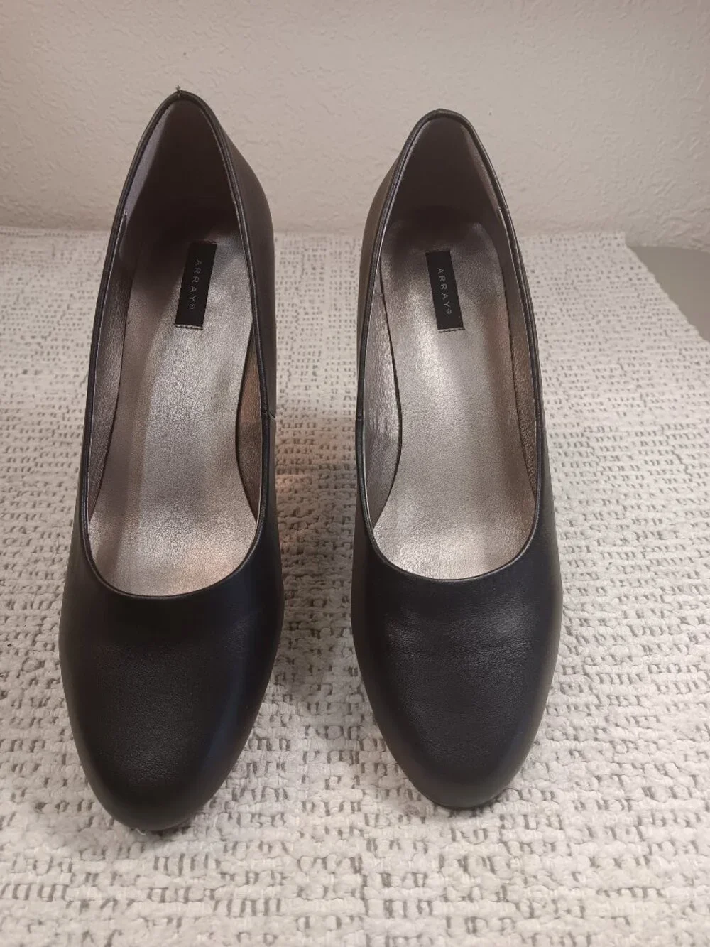 Array women's black leather upper block heel kitten heel pumps sz 9 N